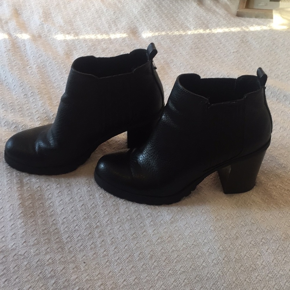 Size 9 1/2 Sam and Libby Chunky Heeled Boots!